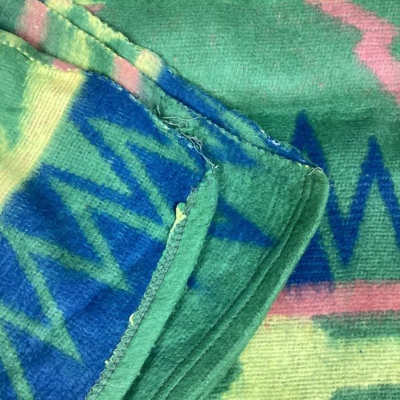 Vintage Aztec Pattern Blanket 75" x 54" - Picture 3 of 7